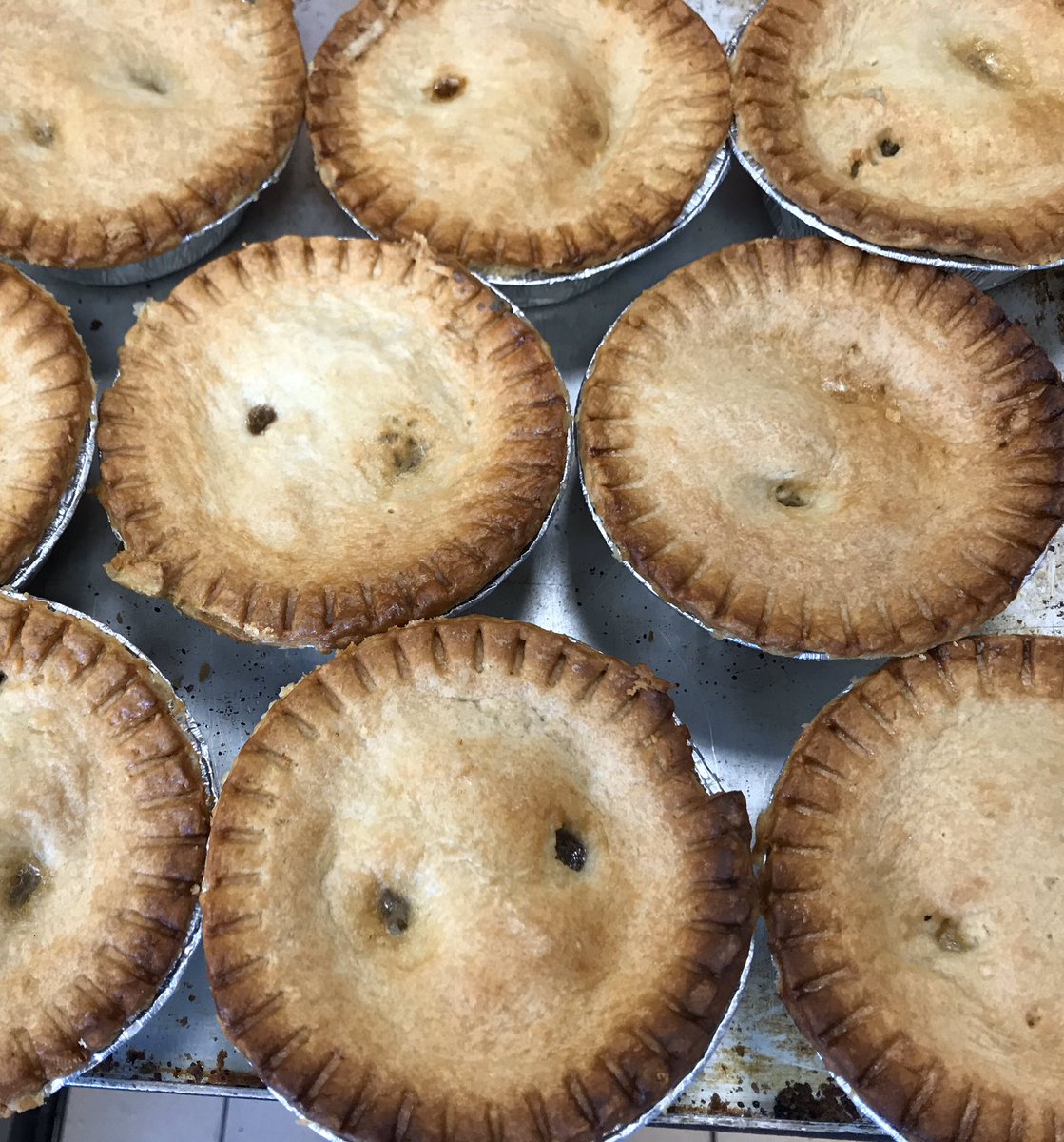 runwiganfest's tweet photo. As #NationalPieWeek comes to end don’t worry just a reminder that all runners that finish @HWMoonToyota @Wiganhalf @Wigan10Miler @wigan5km get a free pie
Vegan option will be available @alljoinjack @Basc_Toyota https://t.co/U4KUW4k1UE