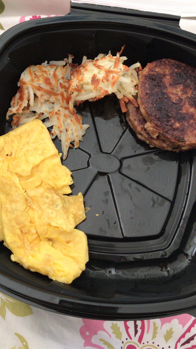 boss__________'s tweet photo. Just ordered from Bob Evans and this is the portion sizes that they gave us. Very disappointed ☹️. @BobEvansFarms https://t.co/MUGf8XVv9X
