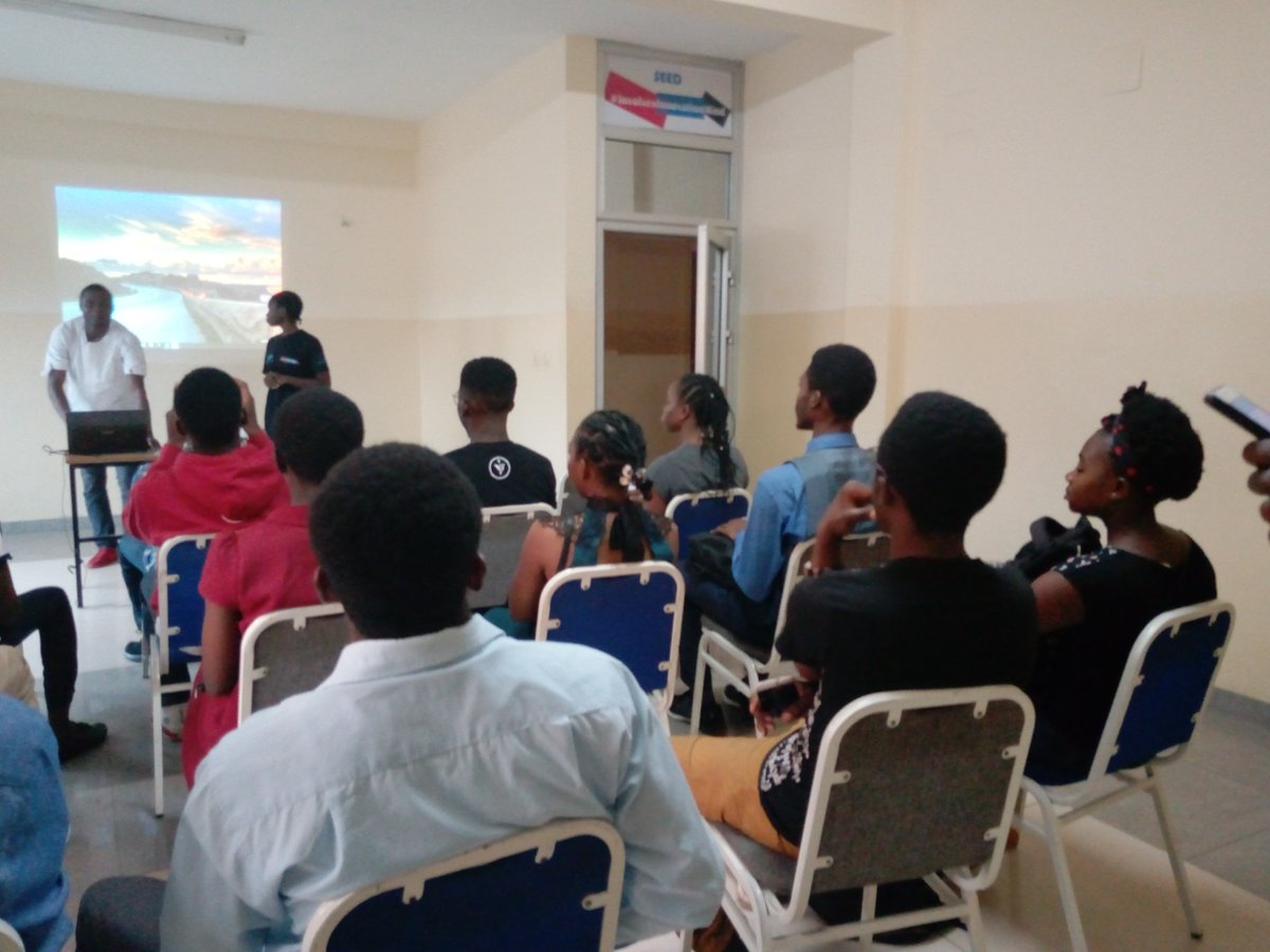 sorellekana's tweet image. C&apos;est quoi le #XCodePath ? 
Merci à @Kengza_GK et @krawist pour cette belle présentation. 

En quelques mots, il s&apos;agit d&apos;une formation autodidacte orienté où les participants apprennent d&apos;eux même, mais en plus bénéficient de l&apos;assistance de plusieurs mentors expérimentés.