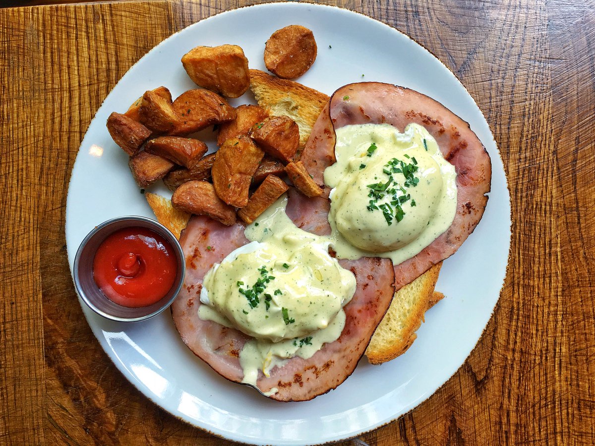 We’re starting this beautiful weekend with a delicious brunch! 
#troquetchi #frenchbistro #mimosabrunch #brunch #chicagobrunch #eggsbenedict