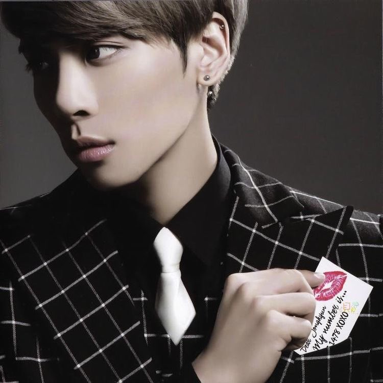 1. JONGHYUN-i love a boxed pattern he wears it so nicely-the pants are a little big on him so it was a bit of a toss-up but like. he is so hot-the white lines are really prominent and the white tie... exquisite-his little heels. just a little bit of flair-his hair is perfect