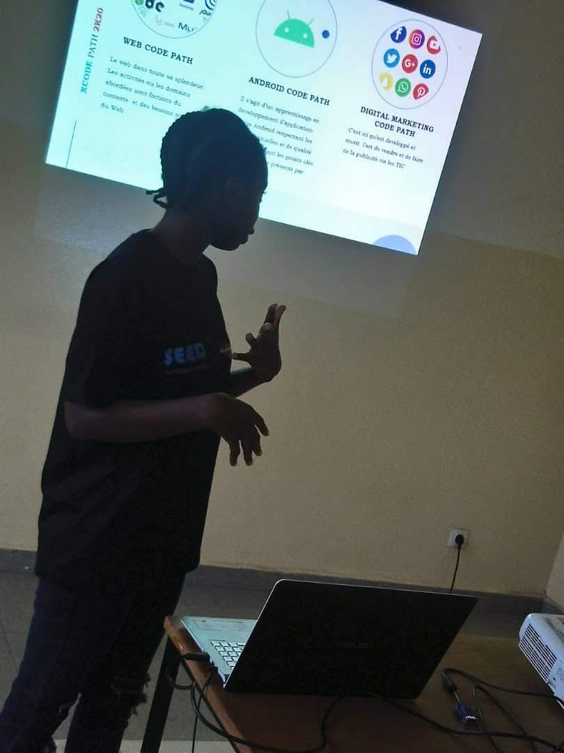 sorellekana's tweet image. C&apos;est quoi le #XCodePath ? 
Merci à @Kengza_GK et @krawist pour cette belle présentation. 

En quelques mots, il s&apos;agit d&apos;une formation autodidacte orienté où les participants apprennent d&apos;eux même, mais en plus bénéficient de l&apos;assistance de plusieurs mentors expérimentés.