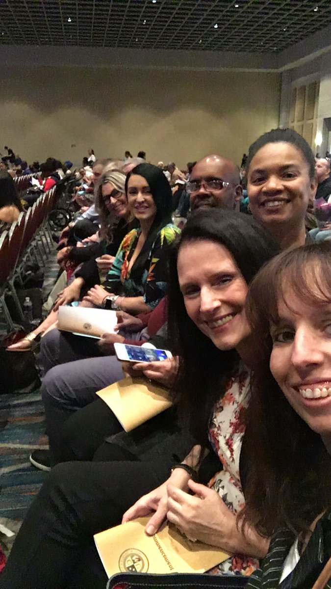 ladymphill's tweet image. Mazel Tov DAVA ! We love you ❤️❤️ #CapellaGrad