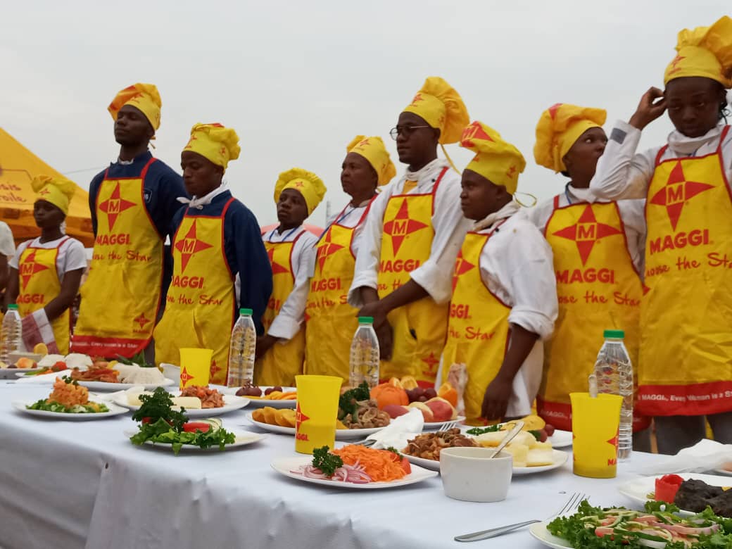 MicheleEbongue's tweet photo. Ça y est! Place à la présentation des plats
Concours culinaire futur Chef
#Maggi
#Whatisinthecube
#NestléCameroun
@NestleCWAR_FR https://t.co/Xk7EbcOrOC