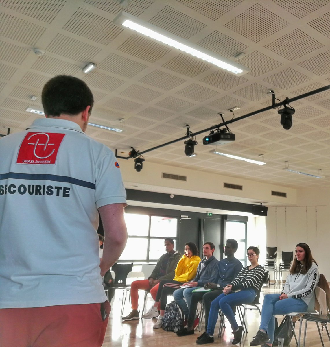 UnassSommoise's tweet photo. Merci au @crousamienspic pour l'organisation de la formation du #PSC1. Félicitations à tous nos stagiaires ! 

#UNASS
#PréventionEtSecoursCiviquesDeNiveau1 
#FormationSecourisme
#VisMaVieDeSecouriste https://t.co/uJQwqyivzj