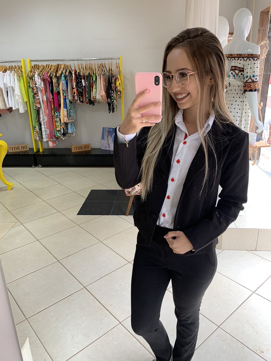 Karol14_Estrela's tweet photo. Gente eu to ficando emocionada já pode chorar ? 😭⚖️🥺❤️🎓 #formakarol #advkarolestrela https://t.co/NU2QclFCVW