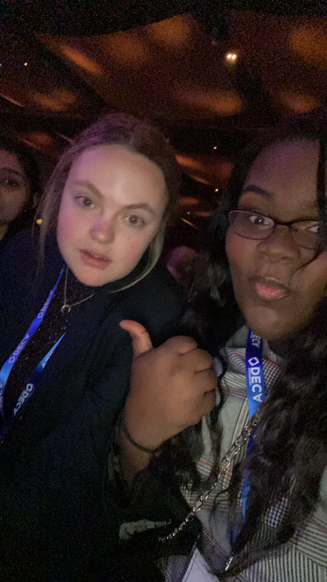 thtgirljay12's tweet photo. This girl got in to UW!! π#wadeca #scdc2020 https://t.co/cZA1KMjQdR