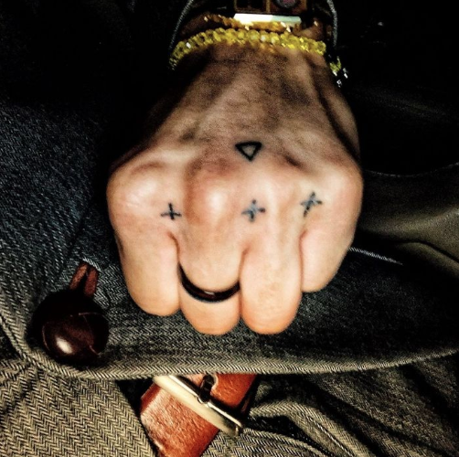 _suzino's tweet photo. Hahaha they provided photos of the tattoos on Mino's hand that gave PO a near stroke when pretending to be his uncle 🤣
https://t.co/mbQom34mZi https://t.co/hZ5JWwp0pA