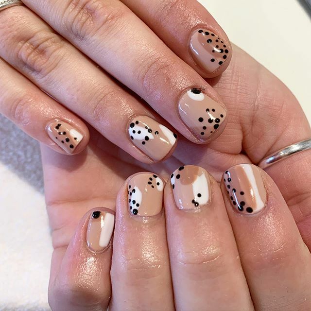 Absolutely loving these little abstract numbers by our new girl Kiah! These would look amazing in any colour combination! ift.tt/32X6kyi