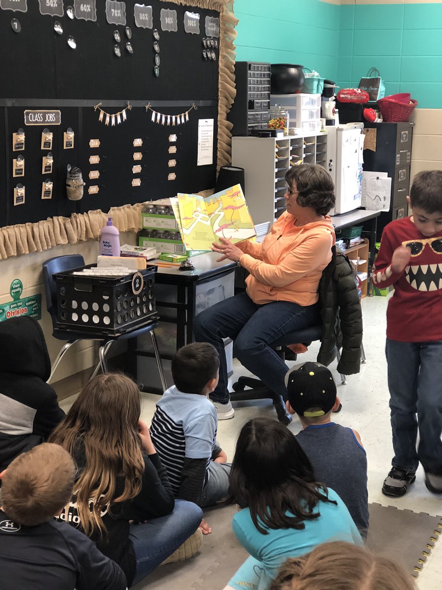 Valentine_3rdGr's tweet photo. We had some pretty special guests come visit and read to us this week, to help celebrate literacy week! @McIntireElem https://t.co/ZS8zhHCwzp