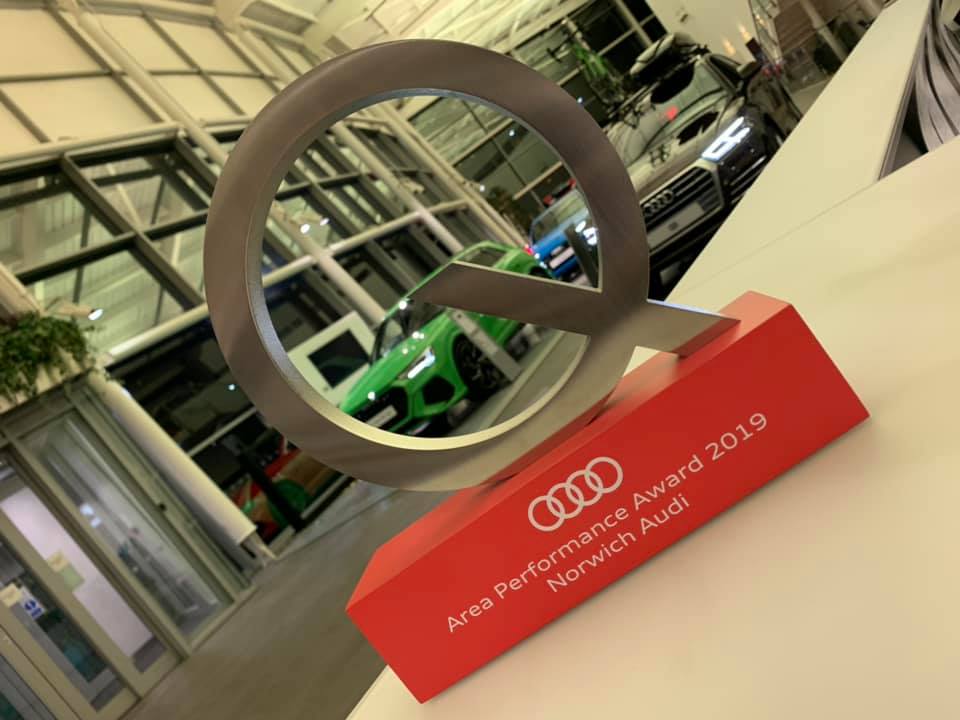 RobinsonsGroup's tweet image. Audi UK presented Norwich Audi with the “Best in area for 2019” award 🏆 Norwich Audi finished in the top 20 of all the UK dealers. Well done team 🖤🤍🖤🤍
It’s heavier than it looks!! 😉