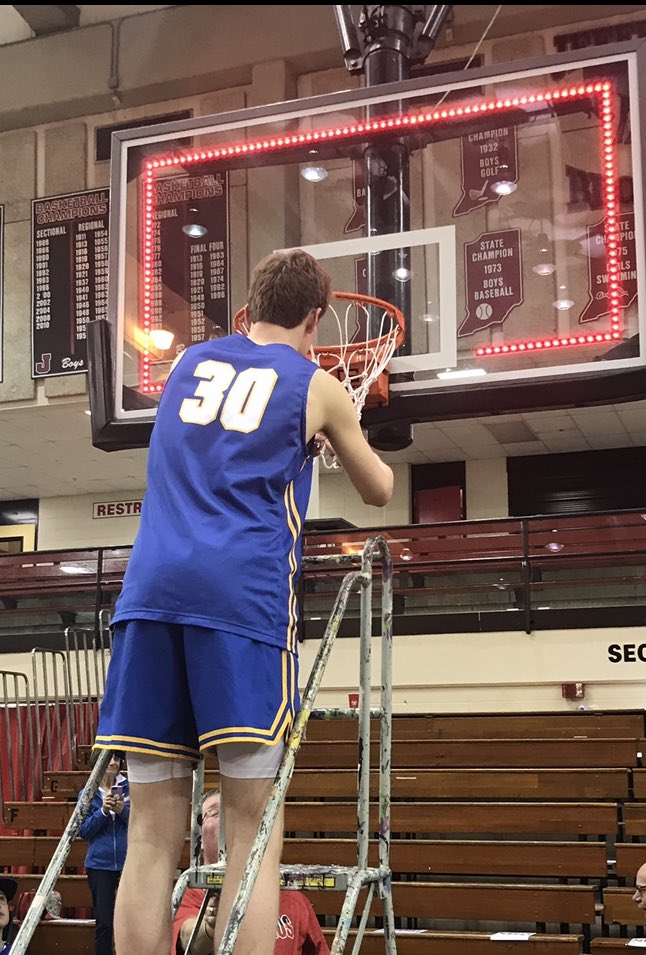 carmelathletics's tweet image. It’s a BLUE OUT tonight for the sectional championship game! 7:30 pm at Noblesville. Doors open at 6:30. Get there early! Hounds playing in their 10th consecutive sectional title game. @CARMEL_BBALL