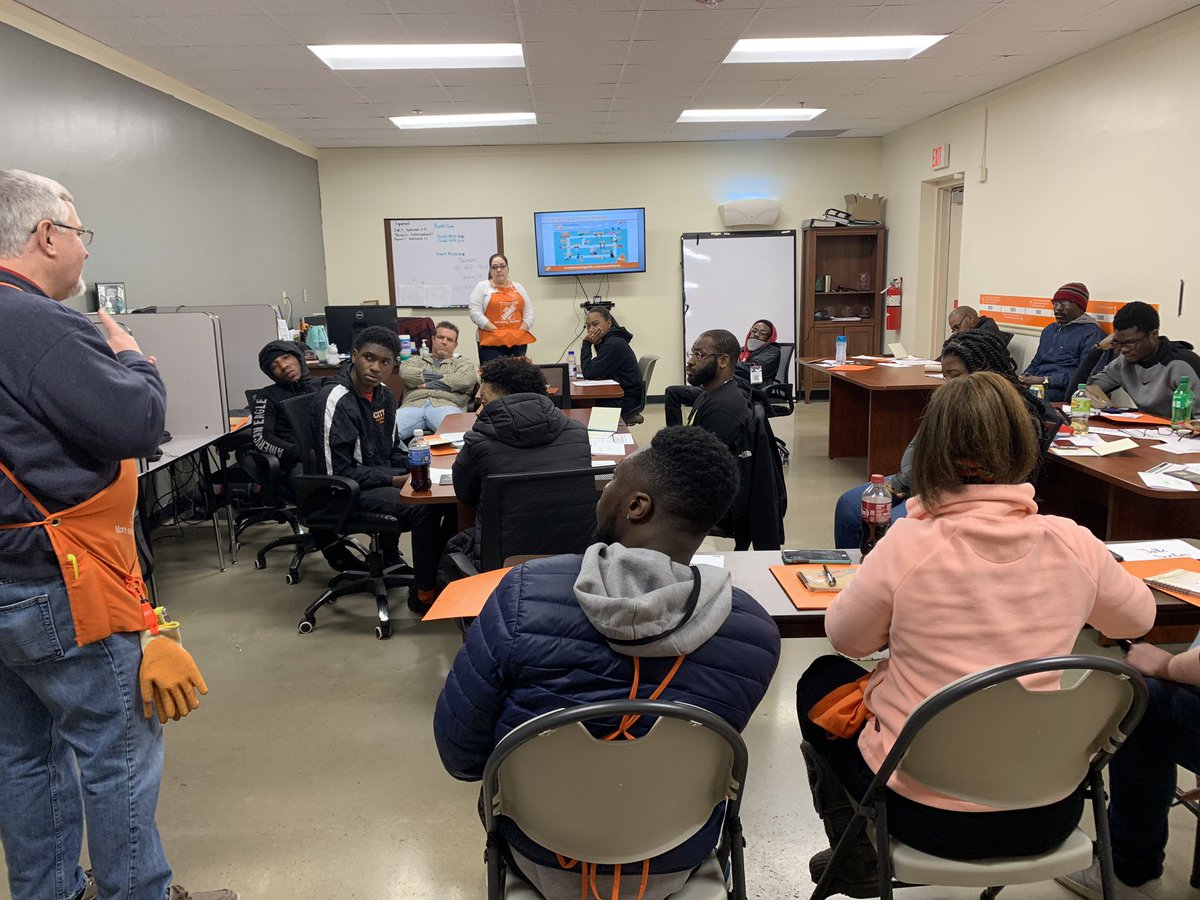 Ingram5Curtis's tweet photo. The Legend Brendan, Michelle and I taking about about 401k and our stock program. When you talk about free money everyone gets excited!!! #orientationrocks @BrendanSm2587 @ParkvilleHD2577 @Alexis_3323 @Cmisotti15 https://t.co/FtSO9TUm5q