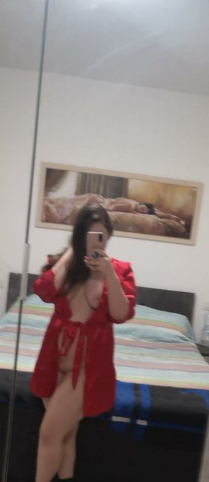 Buon pomeriggio porcelli  meglio senza body ? #camgirls #findom #modellacurvy https://t.co/h9a5I399s<a href="/tag/findom"class="tags"><span>#findom</span></a><a href="/tag/camgirls"class="tags"><span>#camgirls</span></a><a href="/tag/modellacurvy"class="tags"><span>#modellacurvy</span></a>