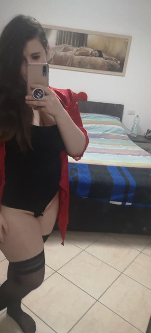 Buon pomeriggio porcelli  meglio senza body ? #camgirls #findom #modellacurvy https://t.co/h9a5I399s<a href="/tag/findom"class="tags"><span>#findom</span></a><a href="/tag/camgirls"class="tags"><span>#camgirls</span></a><a href="/tag/modellacurvy"class="tags"><span>#modellacurvy</span></a>
