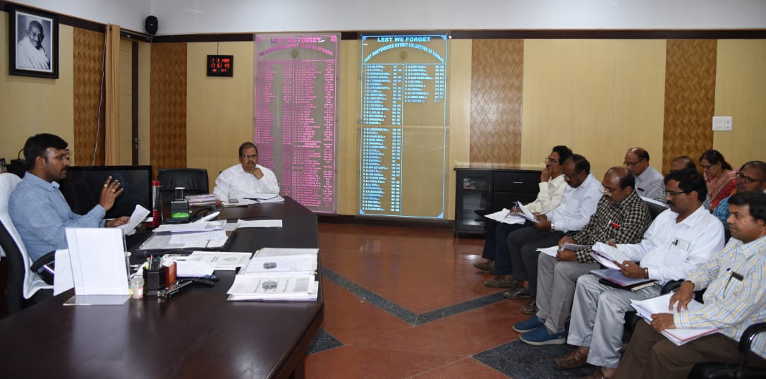 CollectorKadapa's tweet image. Held a meeting with Nodal &amp;amp; Constituency Special Officers on implementation of #modelcode of conduct in #Kadapa &amp;amp; arrangements for #fairandtransparent MPTC/ZPTC #elections. Instructed authorities to ensure necessary infrastructure is provided in all 1985 #pollingstations.