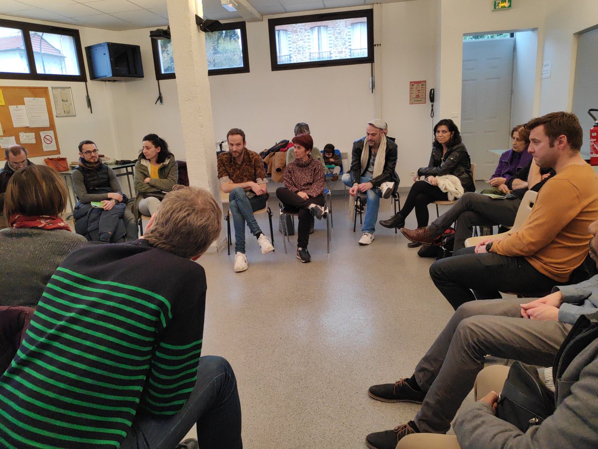 Vitry_en_Mieux's tweet photo. #reunion de #quartiers #gare Jaurès à #vitry avec @FBourdon94 et les #candidats de #vitryenmieux
Les #habitants s'expriment, le #constat est clair: #blackout #silenceradio #walou
#absence des #elus depuis #longtemps aux #demandes et #sollicitations des #citoyens
#municipale2020 https://t.co/zjZ9i0d4hm