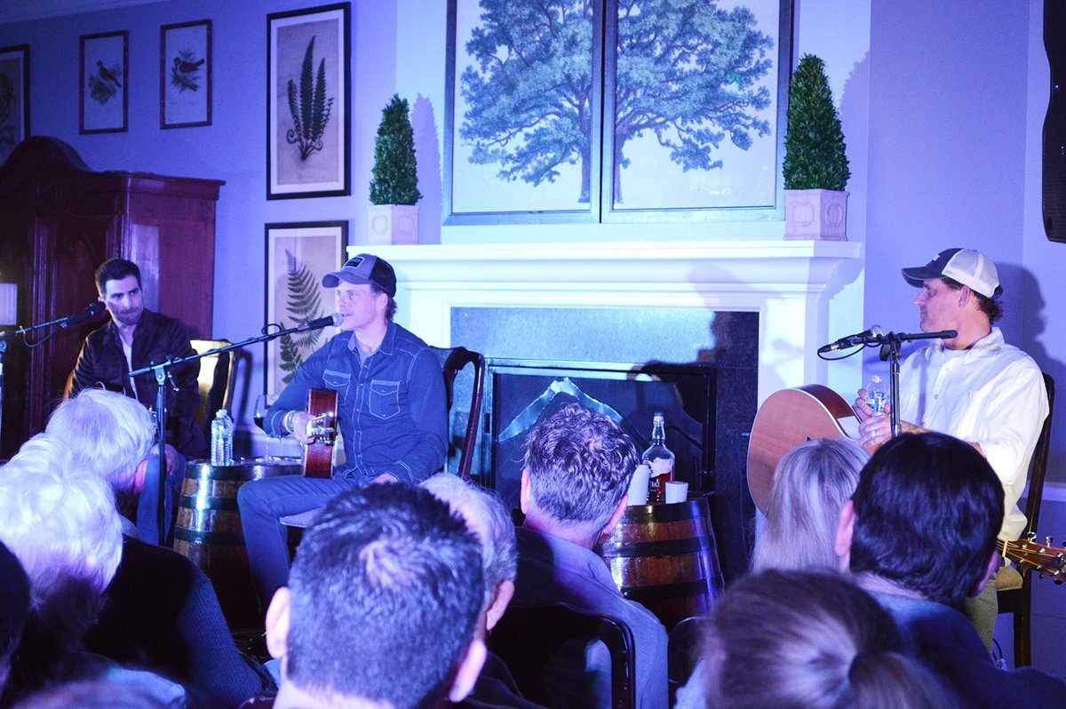 thegroveclub's tweet photo. An exceptional night of live music and stories by Kelley Lovelace, Neil Thrasher and Mitch Rossell - the February Songwriter's Night event did not disappoint! #GroveLiving https://t.co/tVwXRQk47k