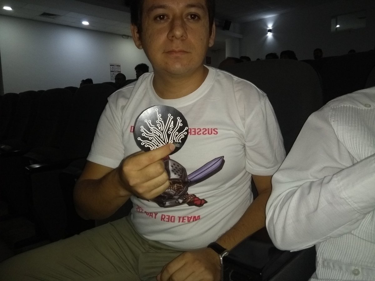 TQVCancun's tweet photo. Nuestros primeros 2 ganadores de web Camcover https://t.co/Da7BidCdM4