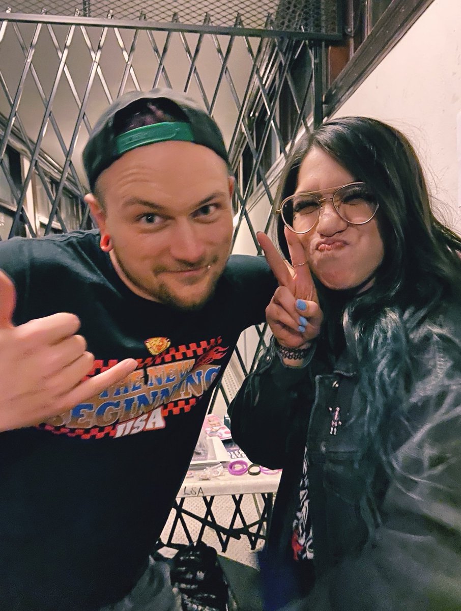 punkbynaturee's tweet photo. .@AlexZayne thank u so much for taking and then retaking a pic w me, sir. turns out both came out good ✌🏼
#LuckyPunks https://t.co/V0u77auHD9