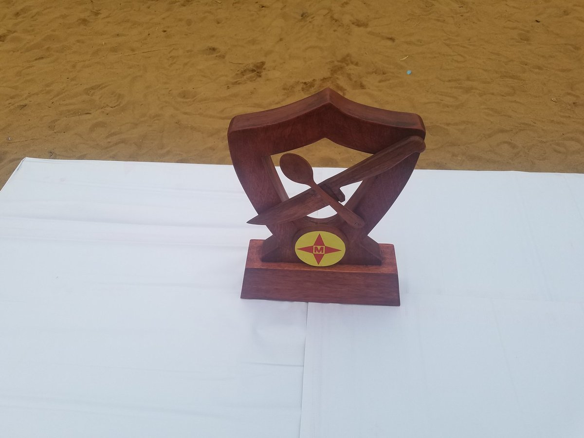 FrankpNamekong's tweet photo. Le trophée du concours culinaire Futur Chef by Maggi
Les vainqueurs rentreront avec les prix suivants :
1er-----> 1.000.000 frs
2ème-------> 500.000 frs
3ème ---------> 350.000 frs
#Maggi
#WhatIsInTheCube
#NestléCameroun
@NestleCWAR_FR https://t.co/Mnt28BrxHK