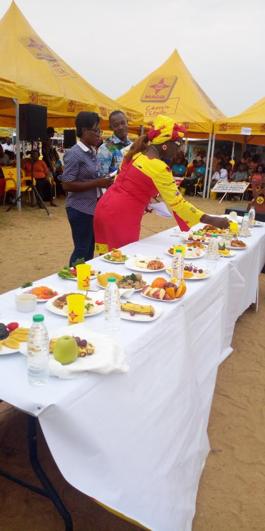 DjengoueR's tweet photo. CONCOURS CULINAIRE FUTUR A FOMARIC
Tara nous sommes à la phase de dégustation... 17h38 heure de Douala au Cameroun
#Maggi
#Whatisinthecube
#NestleCameroun
@NestleCwr-fr https://t.co/JgkEW2w854