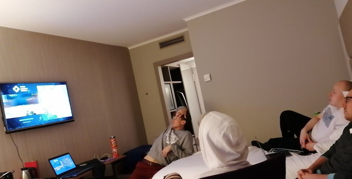 DIAMOND DOGS™ tweet media