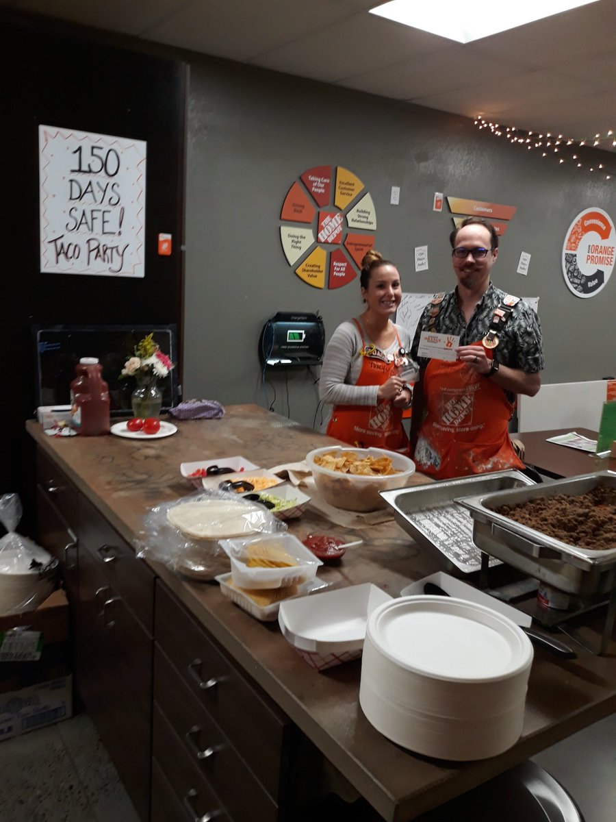 Taco party for being 150 days safe here at 4718 and Tracy caught Matt orange handed for stretching before his shift. #safetymatters <a href="/rjmiller109/">Randy Miller</a> <a href="/JenniferRTHD/">Jennifer R@THD</a> @TracyNuttall_HD <a href="/Bselch/">Brianna Selch</a> <a href="/JaySpencer0604/">Jay Spencer</a> <a href="/BbScott15/">Brennan Scott</a> <a href="/huffdaddy503/">Mike Hufford</a>