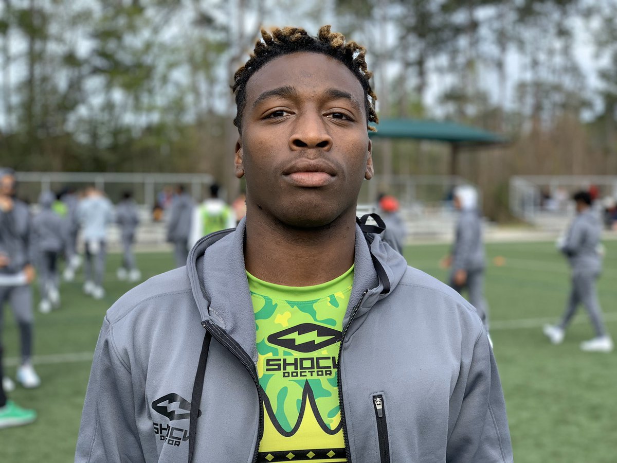 R_Brauninger's tweet photo. 2022 CB Tyler Woodard is a physical specimen. The Memphis (TN) standout is already looking at big offers headed his way. https://t.co/qE9KnLC8oa