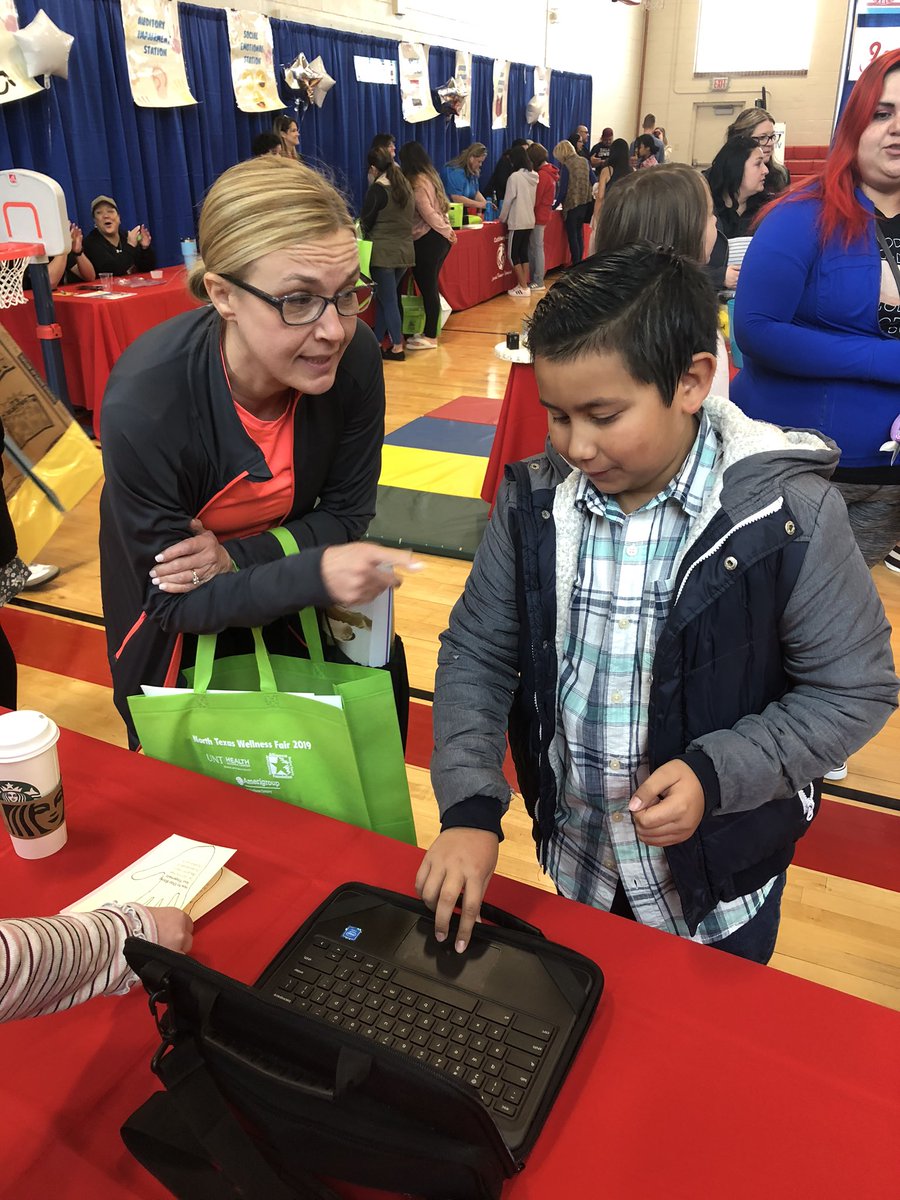 flashbulbqueen's tweet photo. So proud of my GT students presenting at Castleberry Cares this morning! #ceroars #makingbetterchoicesstartstoday #CastleberryCares https://t.co/jgadFvrK8n