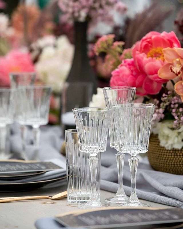 Our sleek timeless glassware #theartofrentals #premierepartyrents || Photography: @mayamyersphoto | Planning + Design: @jasonroars <a href="/therheefined/">Rheefined Company</a> | Rentals: <a href="/premiere_rents/">Premiere Party Rents</a> | Linens: @luxe_linen | Venue: @jonathanclub @miichaelsmith @tanja_janjic | Florals: @rebellefleurseven…
