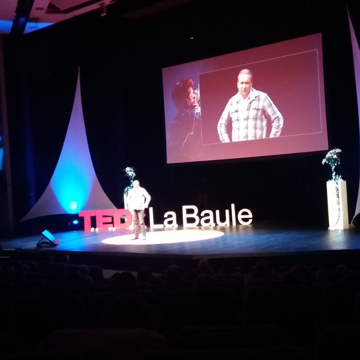 OllivierVal's tweet photo. Après-midi #inspiration hier au @TEDxLaBaule sur le thème de la #connaissance 👏👍 https://t.co/OeulaiVvI7