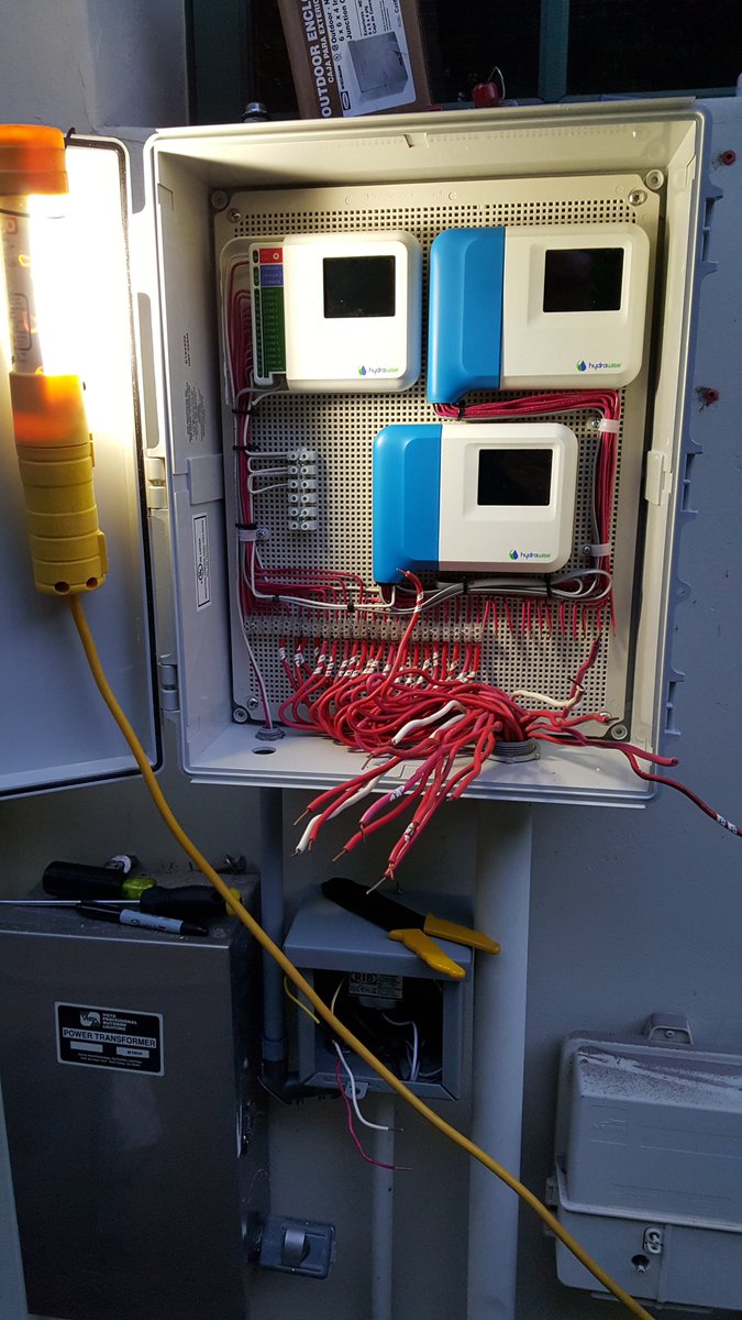 BlaisePangalos's tweet photo. Met Anthony with @Hunter_Ind #Hydrawise team @SRPconnect event. . I've been customer since 2015 (preacquisition) and it's great to how far the solution has come from the early days. It's saved me thousands of gallons of water and paid for itself many times over. https://t.co/QCd0SBR8I3