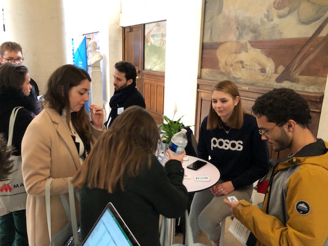 posos_tech's tweet photo. Ce week-end, @posos_tech était à la #2API ! Les étudiants en pharmacie présents ont pu découvrir notre solution et participer à notre amélioration ! https://t.co/1Lr0IDdObc