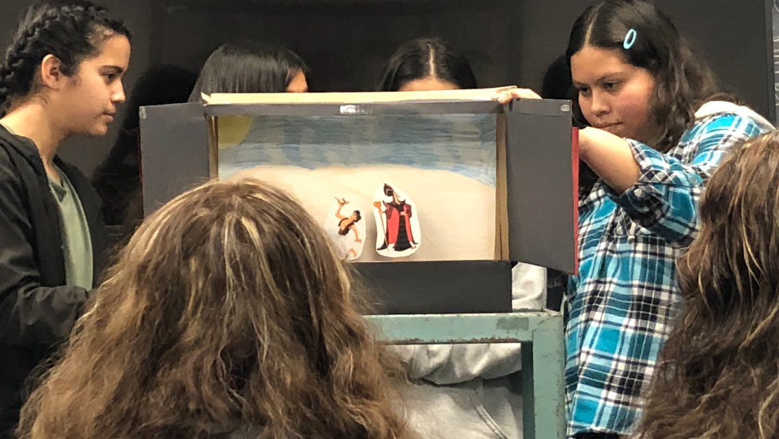 Ms. Mostert’s Dual Immersion classes give their Trimester 2 Final presentations. Connections of history and language to the story of Aladdin in creative ways, plus the inclusion of parents as audience create a strong learning environment. #lobosengage #dualimmersion