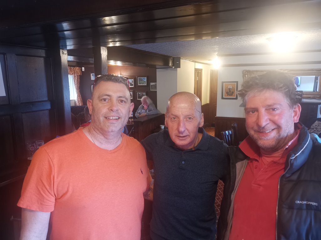 WheatsheafInn70's tweet photo. A visit from my old friend and Wrexham legend Mickey Thomas. Check out the smile on Mike's face. @bootlegger1974 @wrexham4eva @Rachcoops18 https://t.co/GjicUzMnDV
