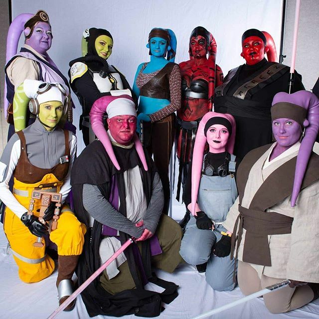 HyperspaceProps's tweet photo. Remembering my Twi'lek family! We're missing a couple, but hopefully we can get all of us next FanX!
#herasyndullacosplay #herasyndulla #starwars #starwarsrebels #cosplay #costume #starwarscosplay #fanxfall19 #fanx #rebellegion #jedi #twilek #twilekpam … https://t.co/h4oK9mOf9v https://t.co/81Qk1KKL4w