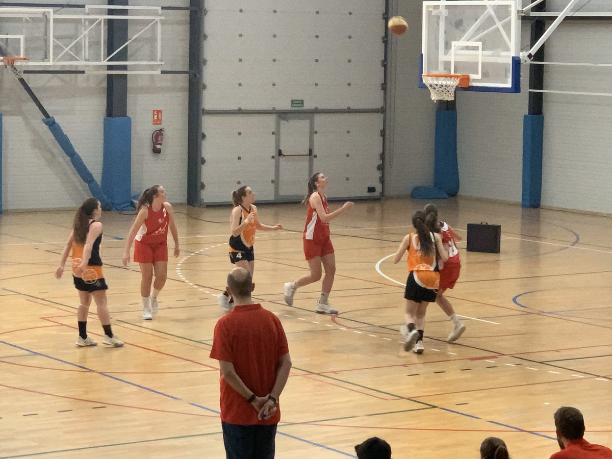 CBPonent's tweet photo. Final de infarto 66-67, la mala suerte y el acierto en los tiros libres del rival, les ha dado la victoria. Es el primer partido que habéis demostrado que ya no existe ese miedo, ha desaparecido y ya no volverá. Muy buen partido chicas.!!!!!Som equip, Som Ponent!!!!@ClubPonent https://t.co/HzTCBTFCGI