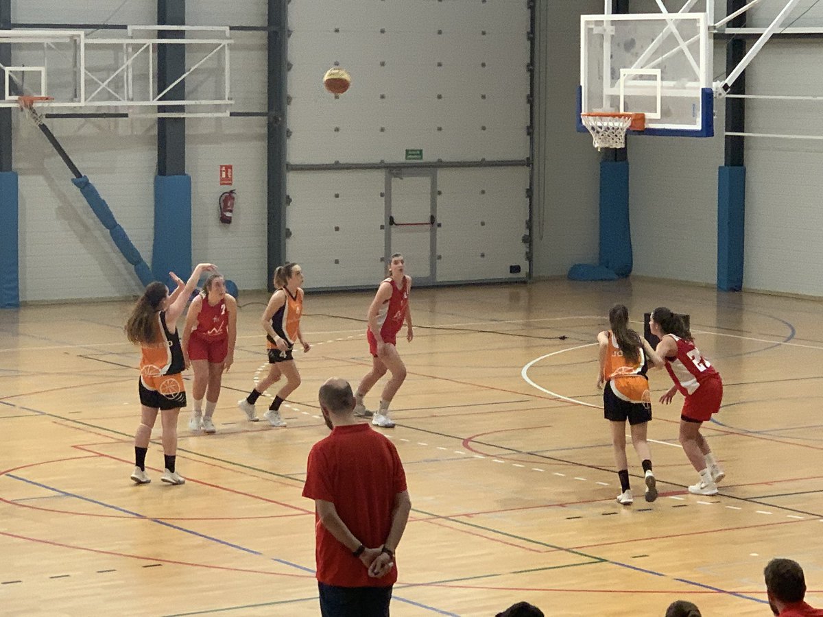 CBPonent's tweet photo. Final de infarto 66-67, la mala suerte y el acierto en los tiros libres del rival, les ha dado la victoria. Es el primer partido que habéis demostrado que ya no existe ese miedo, ha desaparecido y ya no volverá. Muy buen partido chicas.!!!!!Som equip, Som Ponent!!!!@ClubPonent https://t.co/HzTCBTFCGI