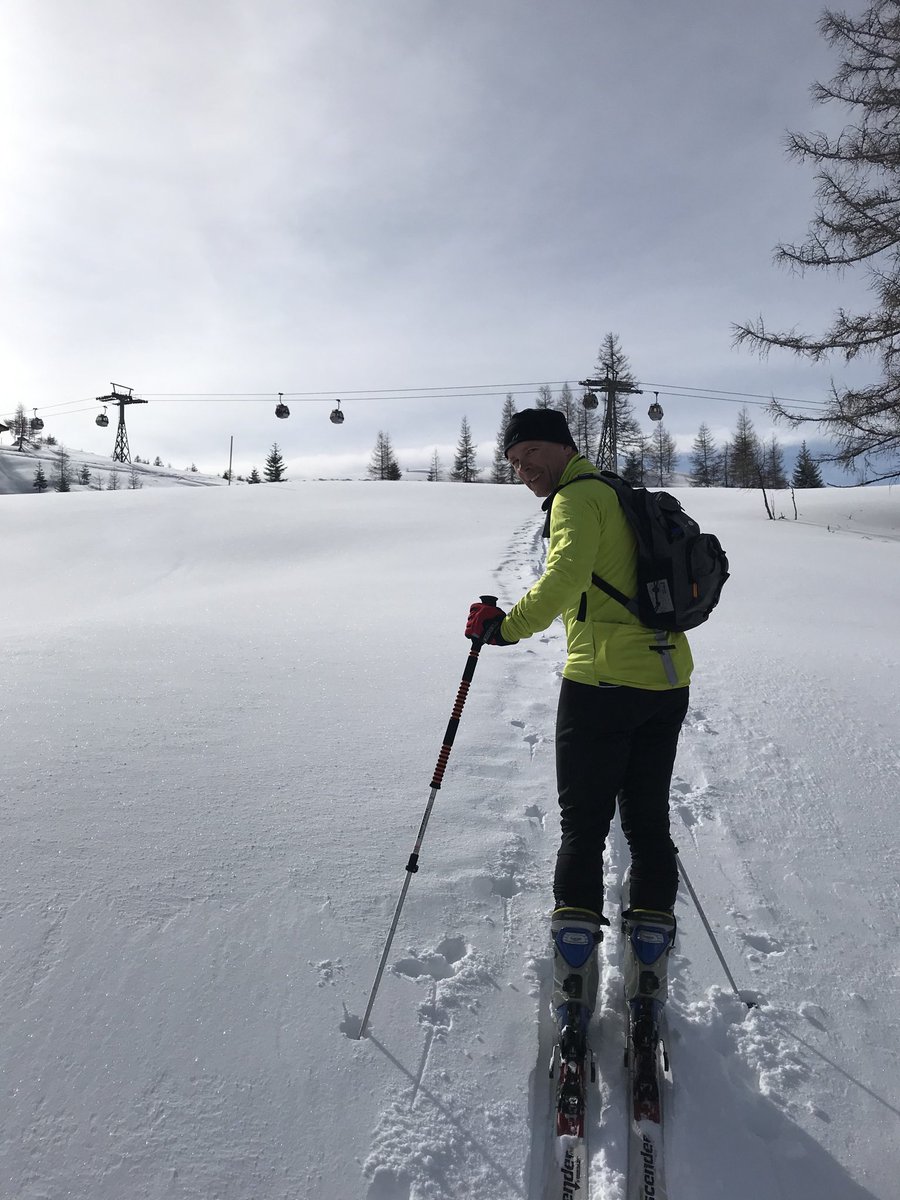 JRijstenberg's tweet photo. Keer wat anders proberen. Toerskiën #Alpendorf. Samen met gids Florian. Geweldige en leuke ervaring. https://t.co/ILe7UIqOJv