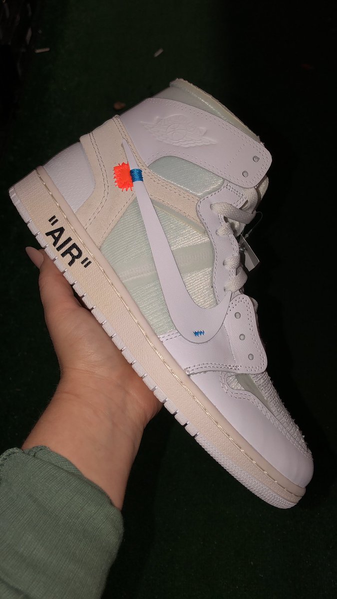 #Soleciety open until 8pm pull up