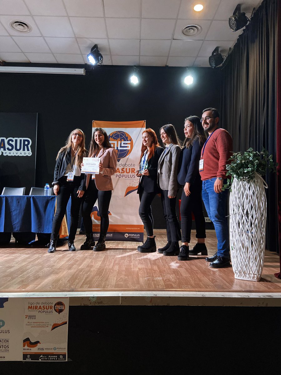 populuses's tweet photo. ¡Muchísimas felicidades al colegio Inmaculada Concepción 1!

También a Carolina del @Colegio_Brains que ha recibido el premio a la mejor oradora y al equipo 2 del @ColegioMirasur por llevarse a casa el premio de subcampeones. 
Enhorabuena a todos https://t.co/Bolw7ITtig