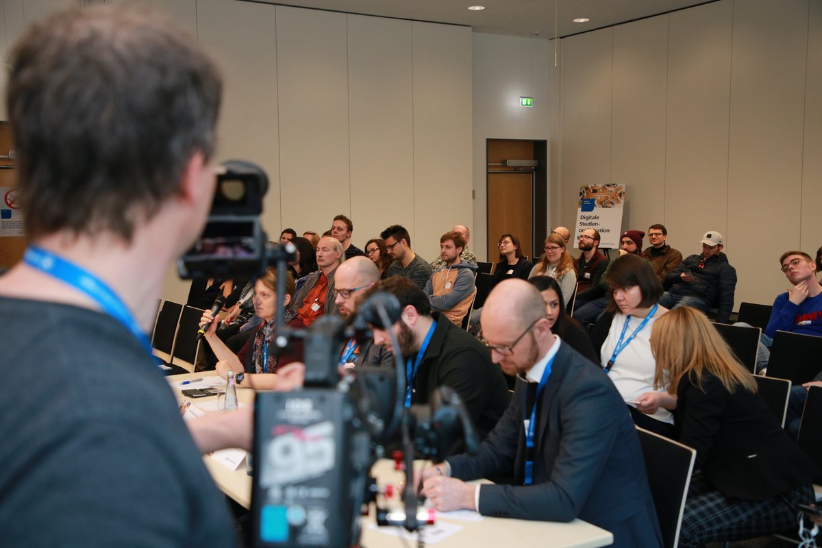fernunihagen's tweet photo. Tolle Ideen sind dabei - vom virtuellen Tutor über Motivationsassistenten bis zum Lerntypen-Chatbot. #HackUcation
Jetzt muss die Jury entscheiden… https://t.co/8q8uZB0E0z
