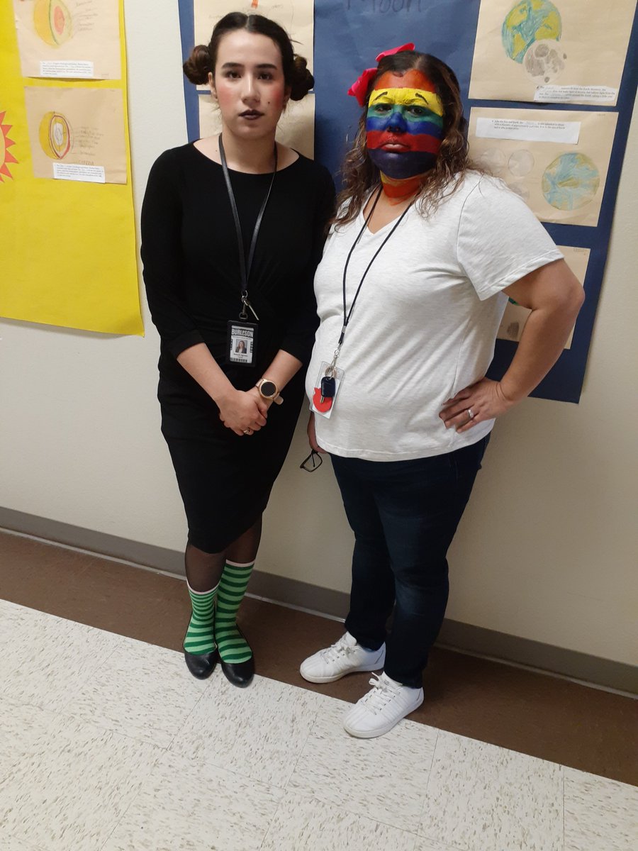 MariaGuzman1024's tweet photo. #FamilyReadingNight
#TaylorShares https://t.co/qqFWOaG2b6
