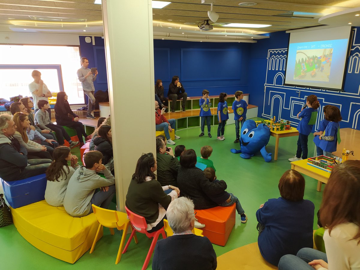 SusannaTuset's tweet photo. Dissabte intens!
Felicitats #RoboCorHelpCity i #RoboCorPlants avui heu compartit tots els aprenentatges amb les vostres famílies!!
Ho heu fet genial!!!
#MoreThanRobots expressar i defensa tot ho après!!
#RoboCor 💙 @1jordiferrer
@FLLSpain Júnior el dissabte 21 al @CosmoCaixa_CAT https://t.co/PK7IexfnyC