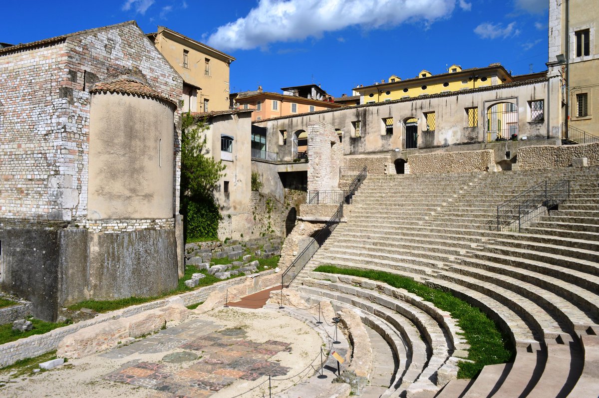 SpoletoCard's tweet photo. #comunicazioni a seguito del decreto ministeriale sono momentaneamente sospese tutte le visite guidate nei musei che restano regolarmente APERTI al pubblico.
Puoi controllare gli orari> https://t.co/t71xkU2ZYA
Vi aspettiamo !!! https://t.co/aouFX49fYO