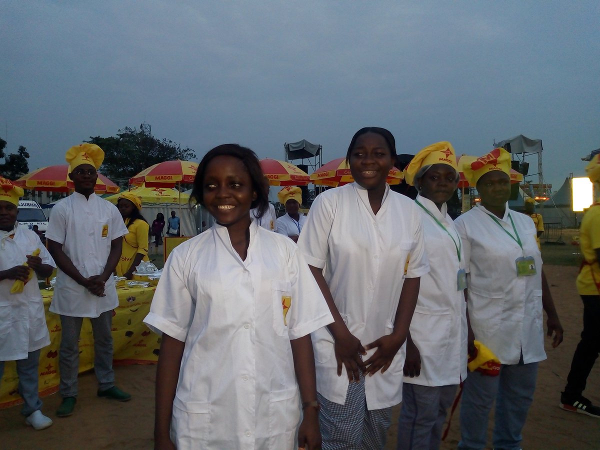 Le_TDK's tweet photo. Concours culinaire Futur Chef au FOMARIC avec #Maggi
La joie de l'équipe victorieuse après la proclamation des résultats
#WhatIsInTheCube #NestléCameroun @NestleCWAR_FR https://t.co/DrjuFghAfU