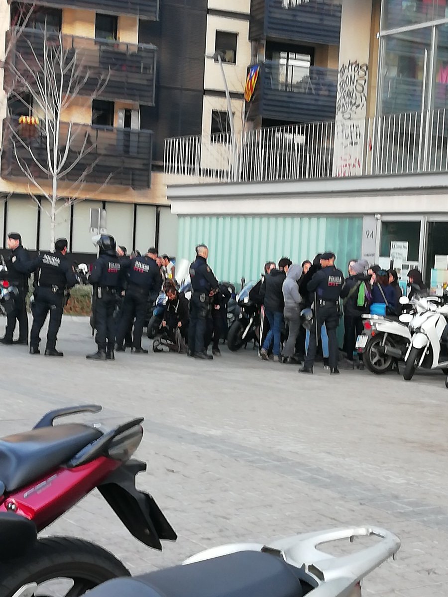 CDR Les Corts #RevoltaPopular tweet media