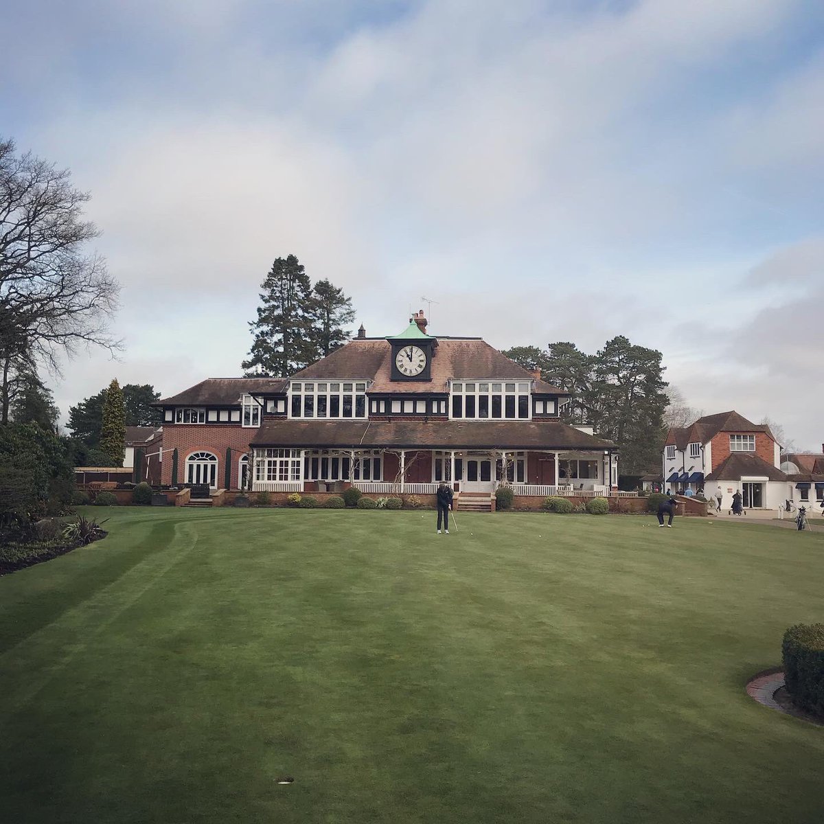 OULadiesGolf's tweet photo. An amazing day at Sunningdale GC! A huge thank you to the ladies for hosting us and for making it such a wonderful fixture. Always a highlight of our year ⛳️🏌️‍♀️😍 https://t.co/IHmOHIfHjt