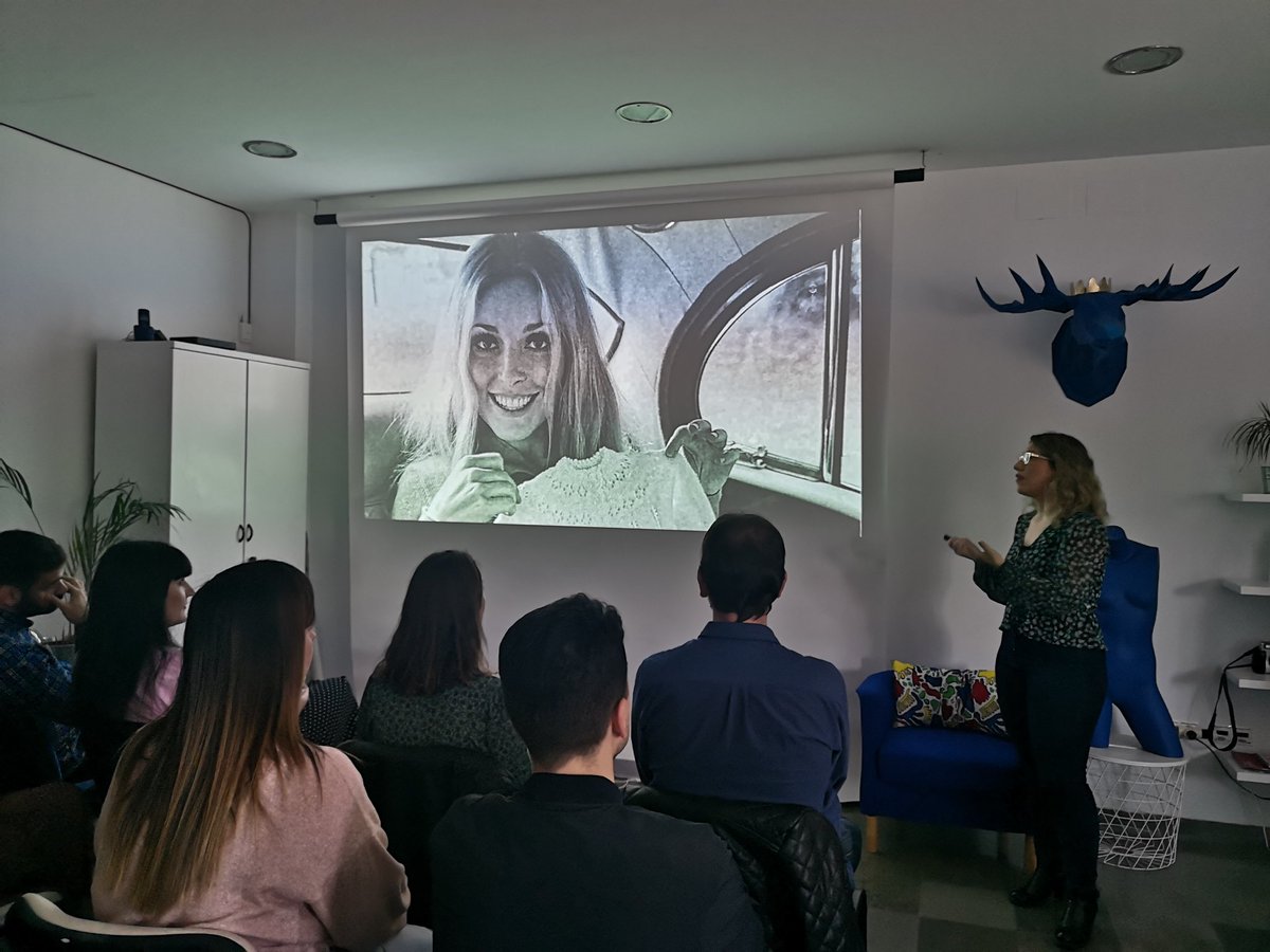 MAFmalaga's tweet photo. 👁️¿Cómo vemos y oímos el cine de los 70? De Star Wars a Pink Flamingos.

⚡ ¡Maravillosa charla de @IndigoCreativo sobre la estética, sonido e influencia del cine de los 70! #MaF2020 https://t.co/ZOCwkIPWgb